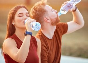 ضرورت نوشیدن آب در زمان ورزش _ اهمیت نوشیدن آب در ورزش